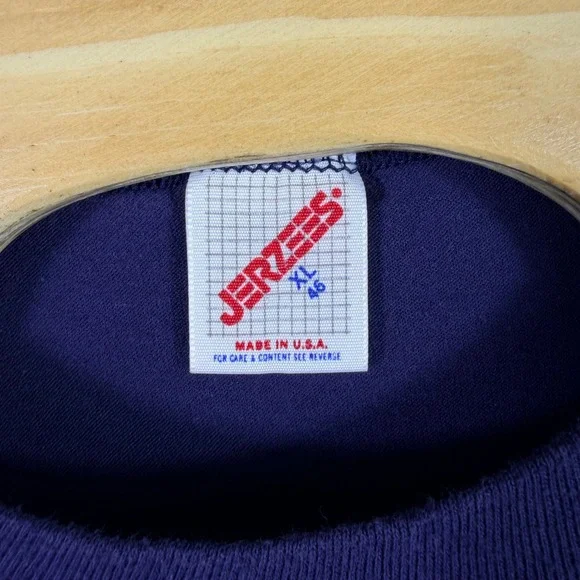 VINTAGE 90s Beach Club Jerzees Mens Graphic T Shirt Navy Textured USA Made - Picture 2 of 8